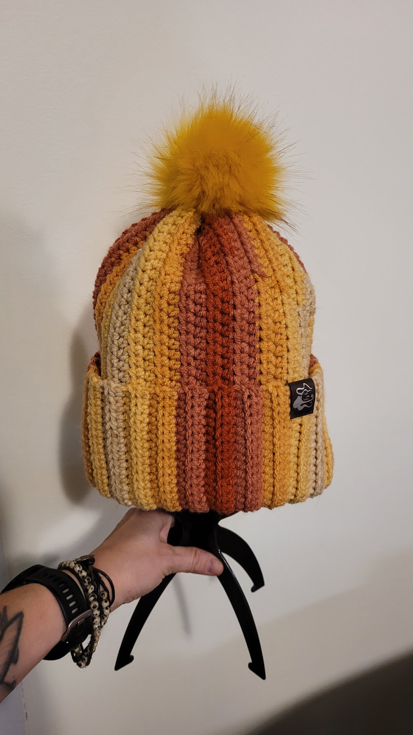 Ridged toque